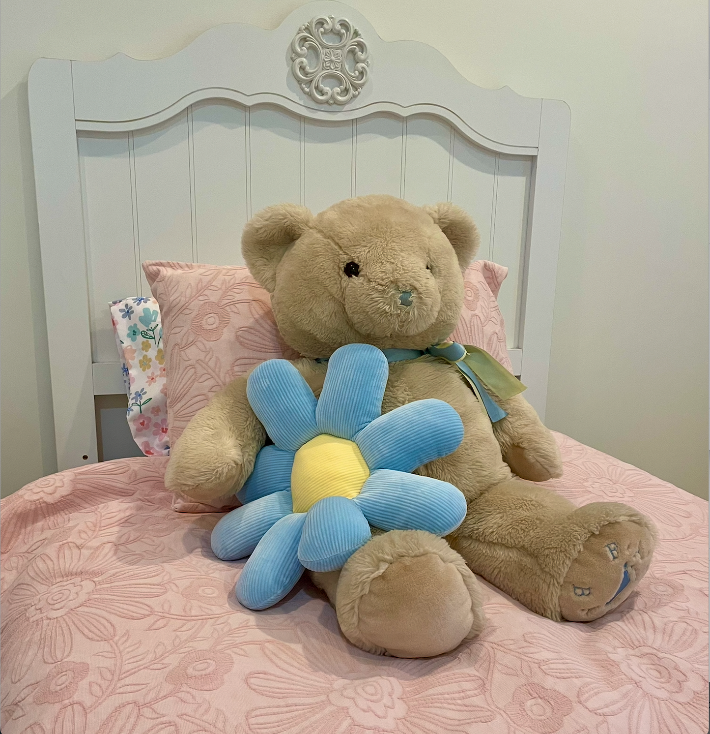 🌸 Joytime Blue Flower Pillow – Soft 15” Accent Pillow (8 Petals)