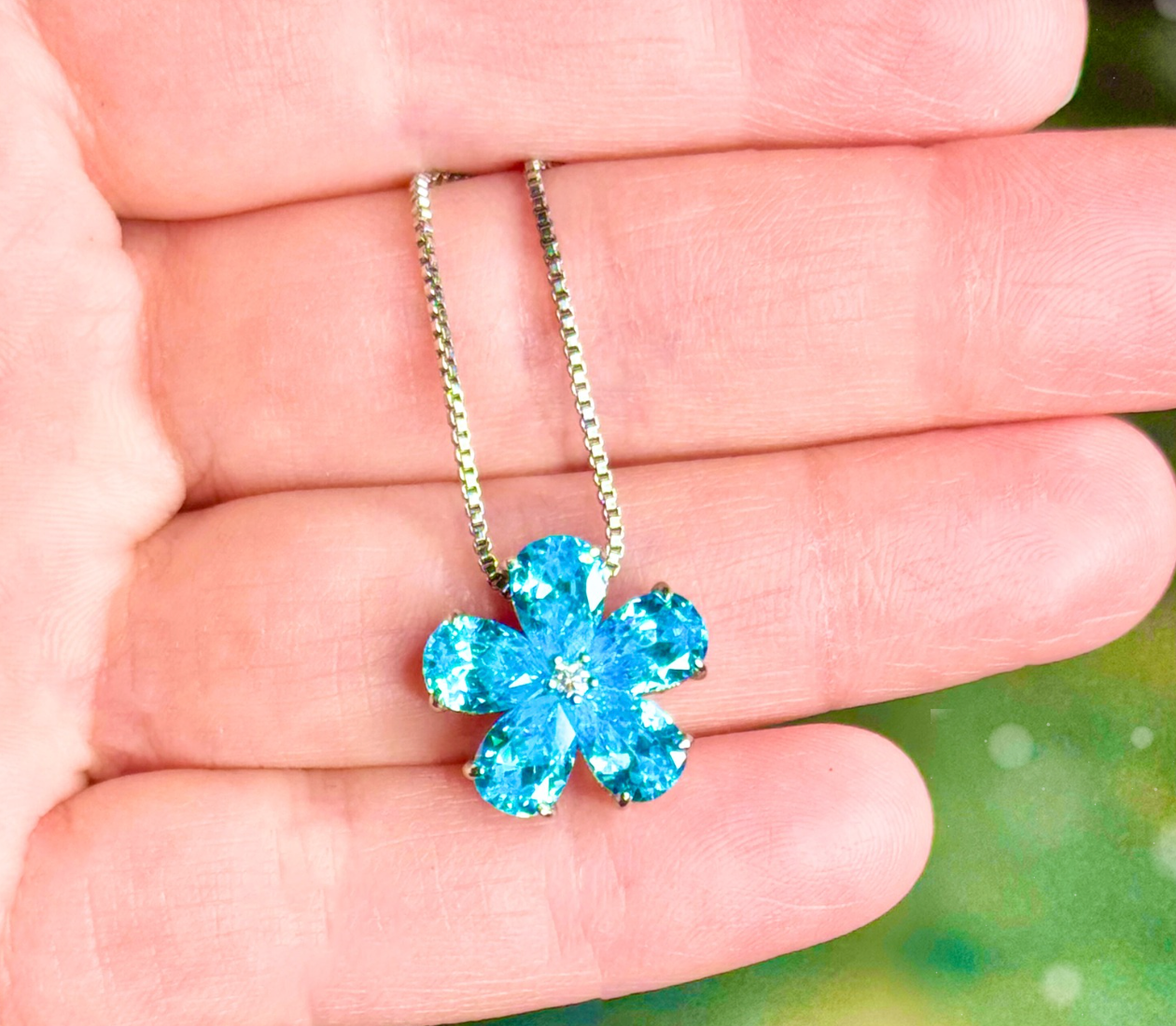 🩵 Blue Flower Necklace - 5 Petals