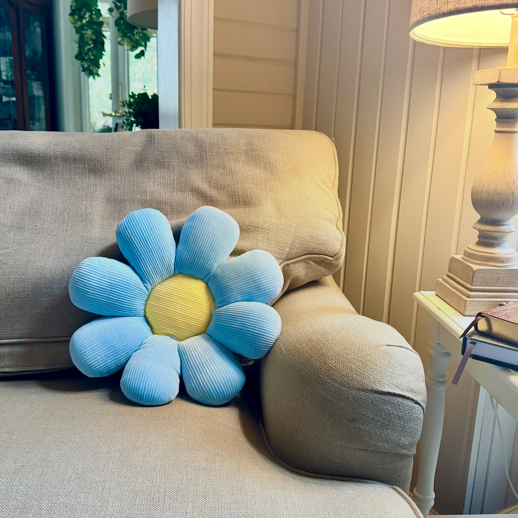 🌸 Joytime Blue Flower Pillow – Soft 15” Accent Pillow (8 Petals)