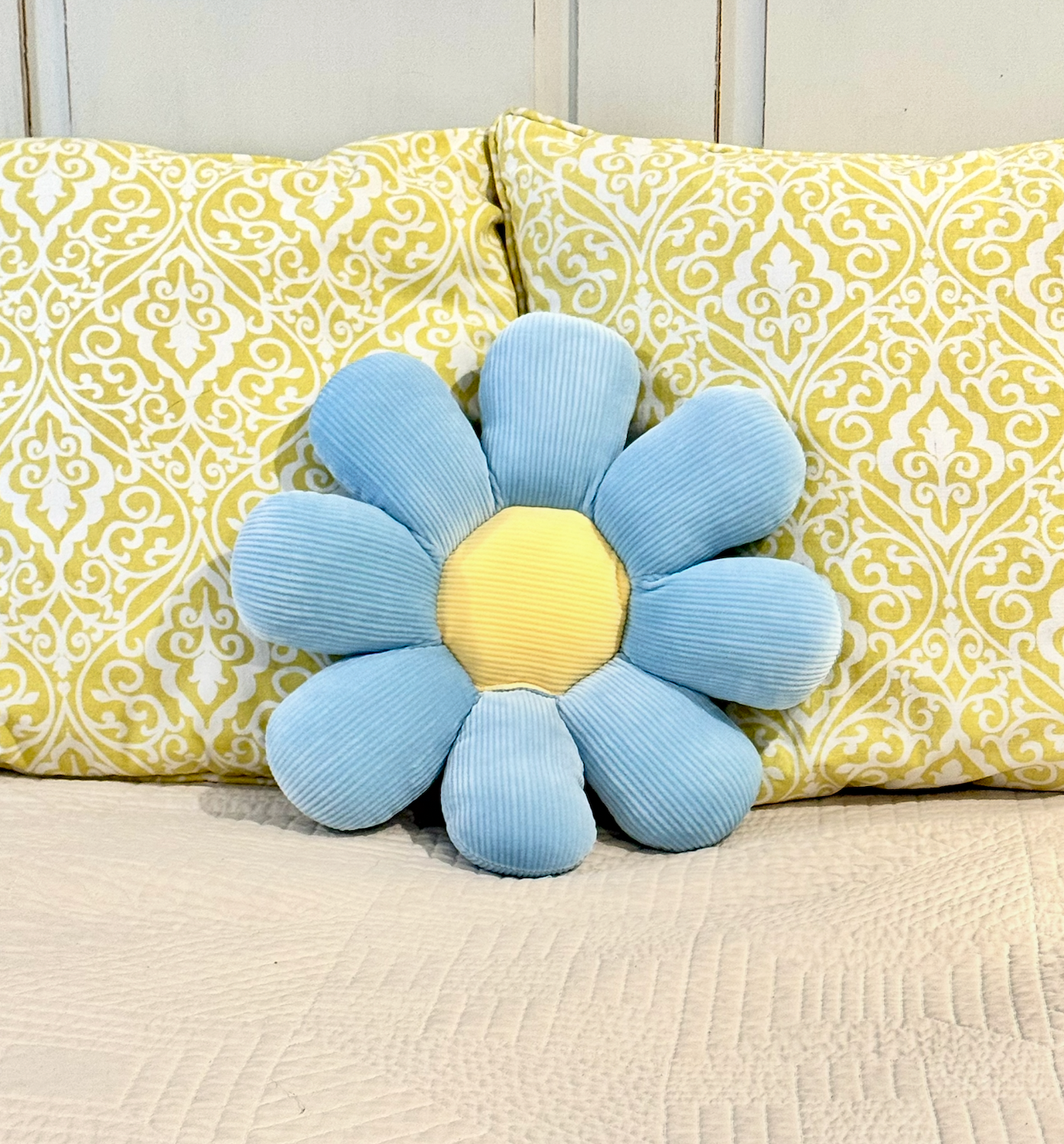 🌸 Joytime Blue Flower Pillow – Soft 15” Accent Pillow (8 Petals)